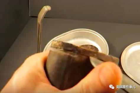 放了118年的军用牛肉什么味?这小哥作死尝了下