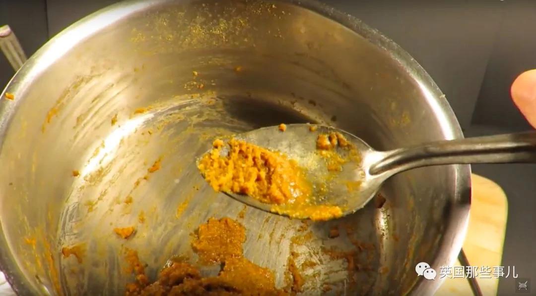放了118年的军用牛肉什么味?这小哥作死尝了下