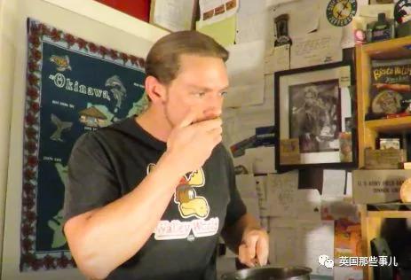 放了118年的军用牛肉什么味?这小哥作死尝了下