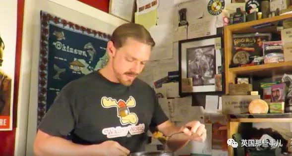放了118年的军用牛肉什么味?这小哥作死尝了下