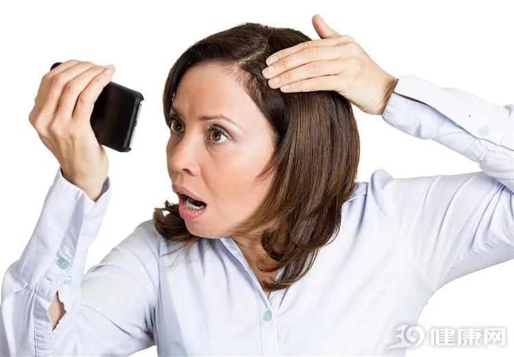 实话告诉你:少白头的原因 离不开这三个!附调理秘方