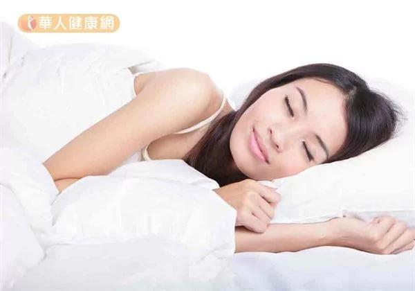 侧睡、趴睡、仰睡 哪一个最好?3招古法养肝助眠