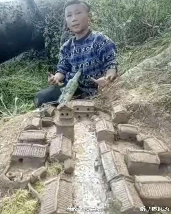 神奇的“玩泥巴”!爸妈跟着8岁儿子去后山惊见“一座城市” 吓傻!