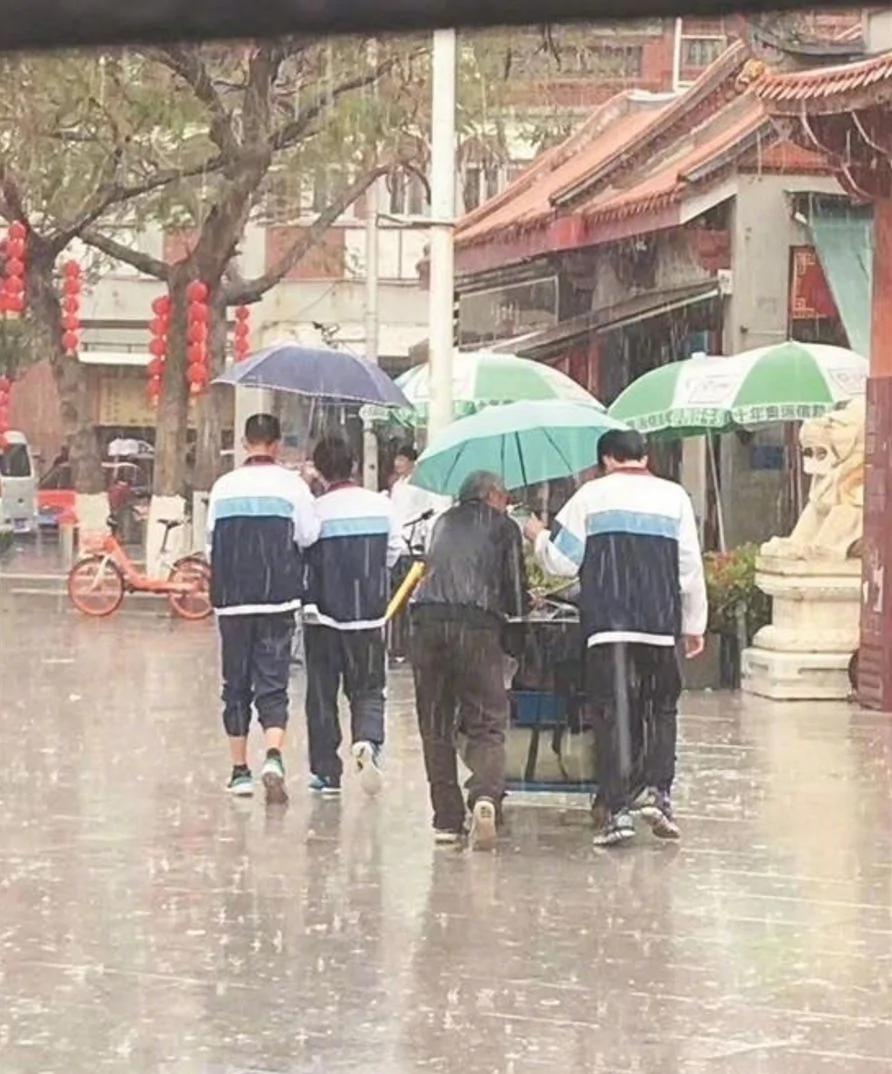 朋友圈最真实的偷拍照:这世上除了生死 都是小事