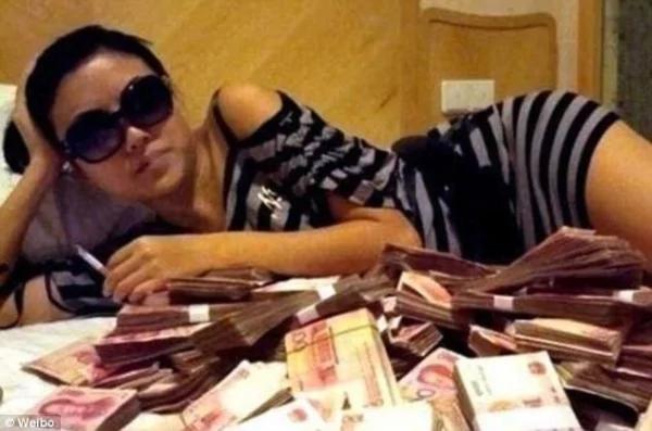 穷人说:我的小孩生越多 只要一个有出息 就能脱离苦海了!