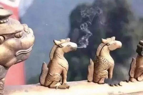 武当山金殿神灯竟能六百年不灭 感应雷电 至今无人破解!