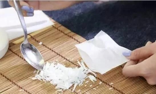 她把肥皂切成细碎不知道想干嘛!看完却感到意外的好用