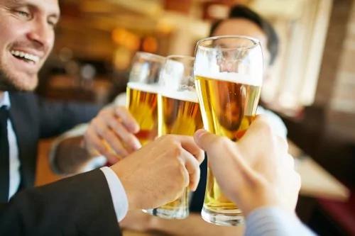 酒客为啥会酿美酒又会预言饥荒?