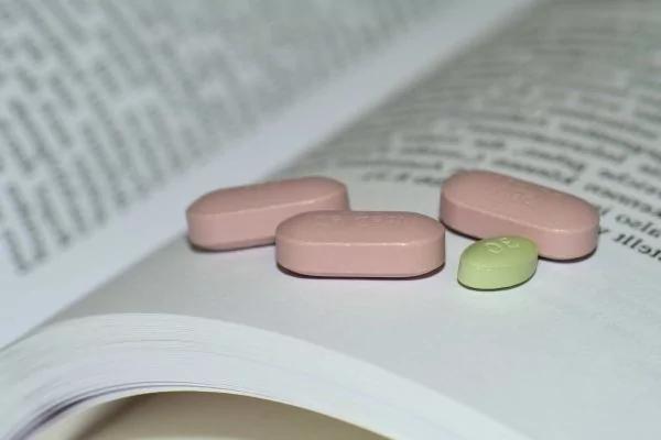 药物性肝炎:乱吃药当心 多做1件事避免吃药伤肝