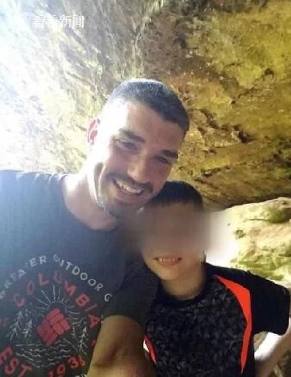 自闭男孩打祖母 被360斤继祖父压沙发"冷静"惨死!