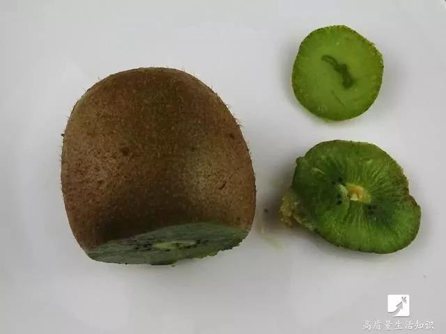 去皮小妙招:凤梨去皮竟这么简单 不用一分钟全变凤梨块!太实用了