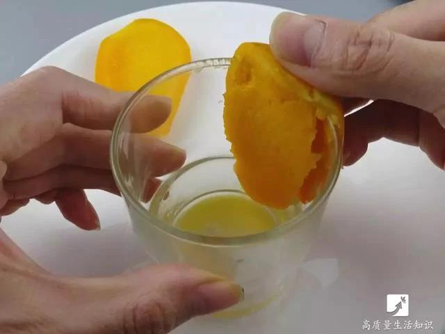 去皮小妙招:凤梨去皮竟这么简单 不用一分钟全变凤梨块!太实用了