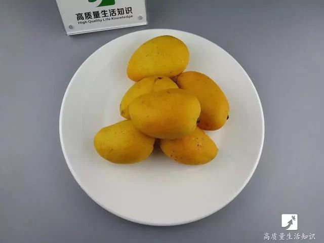 去皮小妙招:凤梨去皮竟这么简单 不用一分钟全变凤梨块!太实用了