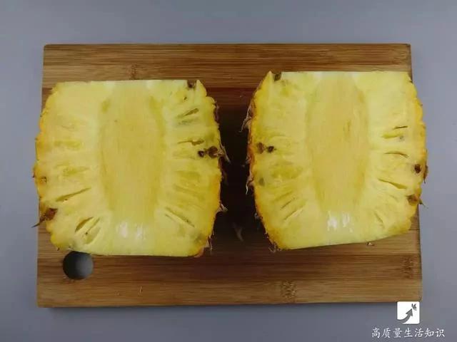 去皮小妙招:凤梨去皮竟这么简单 不用一分钟全变凤梨块!太实用了