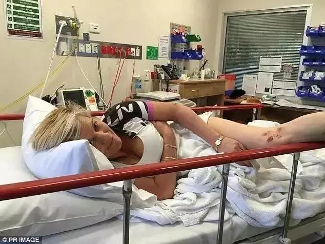 澳洲人民快要被袋鼠打残了…招招致命啊… !