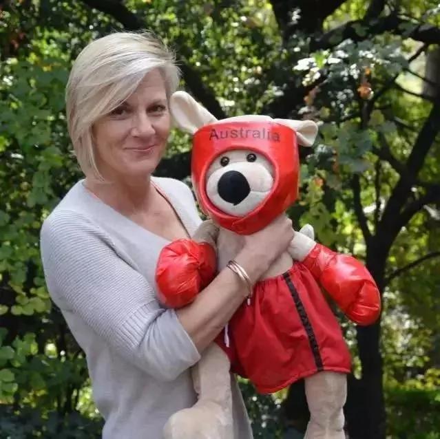 澳洲人民快要被袋鼠打残了…招招致命啊… !
