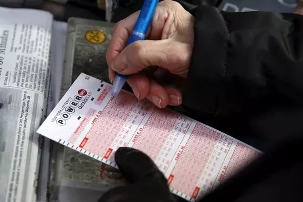夫妻中3亿巨奖! 1年后住旧房节俭生活 钱都哪去了