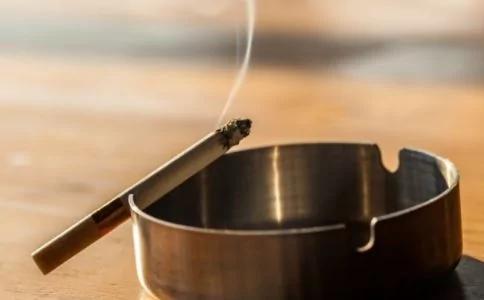 男人爱抽烟 小心抽出6种危害