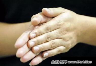 早上起床做这10个小动作 可能让你舒服一整天!