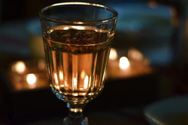酒后偷飞机 酒驾还违规停泊 却「名留青史」 这哥们大概是最厉害的一个