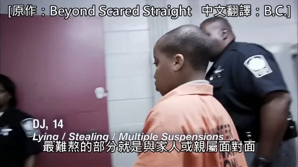 这个小男孩去监狱探视哥哥 看到哥哥成为囚犯 瞬间无助泪崩!