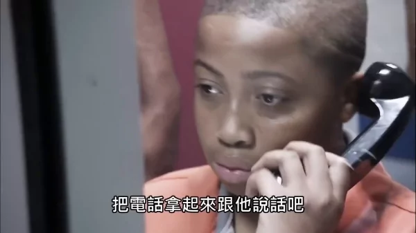 这个小男孩去监狱探视哥哥 看到哥哥成为囚犯 瞬间无助泪崩!
