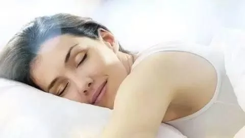 为什么酒店房间要放4个枕头?90%的人都不知道