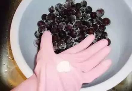 用“它”洗水果 竟比苏打粉、盐巴“清洁效果”更强100倍!你家一定有 以后就换它洗了