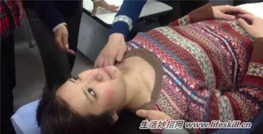 玩手机肩颈僵硬、酸痛 只需10秒就缓解~神奇吧?