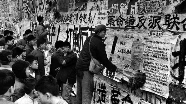 【文革老照片】江青亲自参与设计并引领文革女装潮流的连衣裙