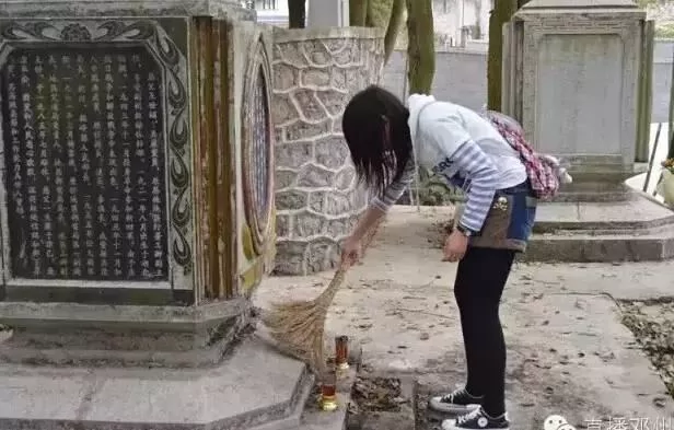 千万要记住了!出外旅游的时候千万不要和「这些」合影 容易招来不干净的东西!
