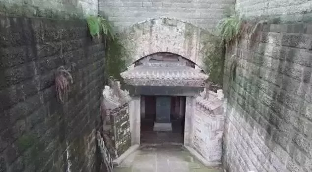千万要记住了!出外旅游的时候千万不要和「这些」合影 容易招来不干净的东西!