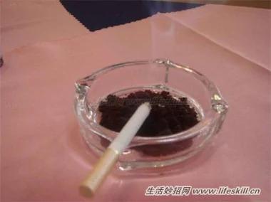 车内异味难闻?只要把“这个”放在车里 就能消除~
