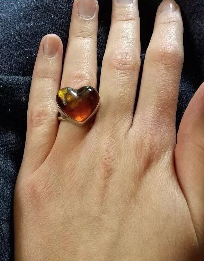 女网友晒直男未婚夫送的戒指 把网友们都丑哭了…