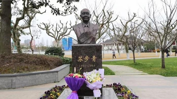 苏步青在民国战乱中打造出“东方剑桥” 但此后却无所造诣