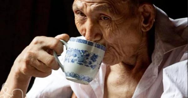 隔壁80岁爷爷喝水加了它 几十年老“胃病”竟然喝好了!路边都有卖 赶快试试看!!
