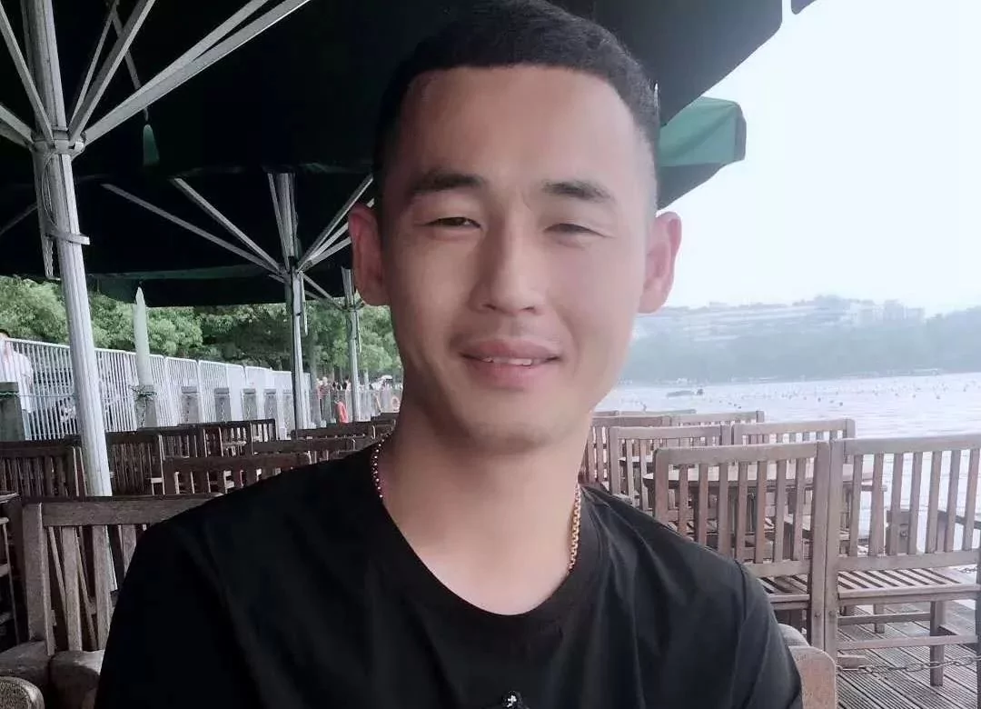 男孩西湖溺水瞬间 一位游客的举动让所有人点赞!