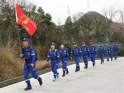 男孩西湖溺水瞬间 一位游客的举动让所有人点赞!