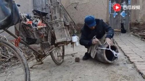 即将消失的民间手艺:70多岁大爷“以锔补瓷”