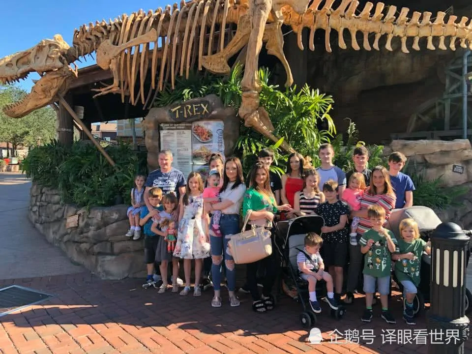 42岁妈妈连生21个孩子 每月拿养育补贴过万!