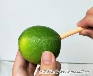 不切开柠檬 只取少许汁的方法
