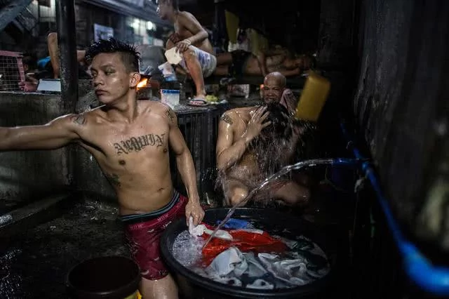 瞠目结舌:800人的监狱硬生生塞进四千人