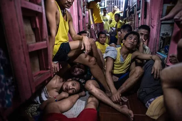 瞠目结舌:800人的监狱硬生生塞进四千人