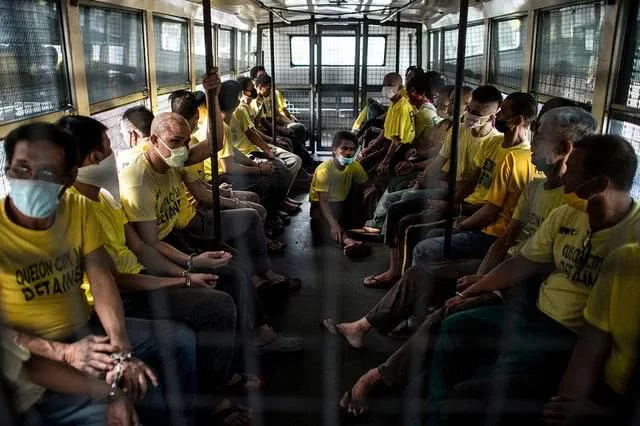 瞠目结舌:800人的监狱硬生生塞进四千人