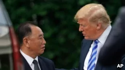 美国总统川普在白宫会晤朝鲜劳动党中央副委员长金英哲。（2018年6月1日）