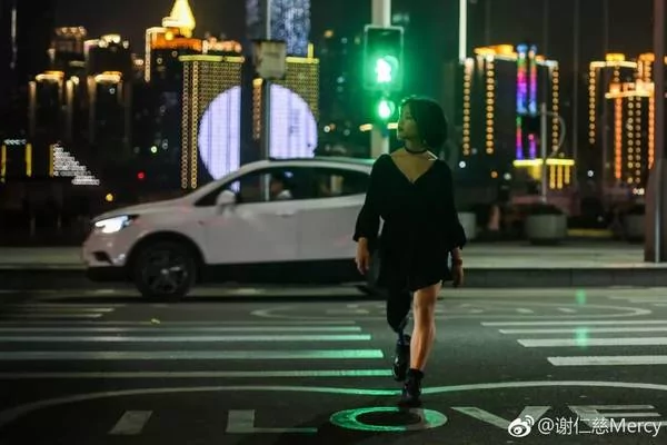 22岁女孩惹何炅泪奔:当她脱下裙子 你才知道有多美