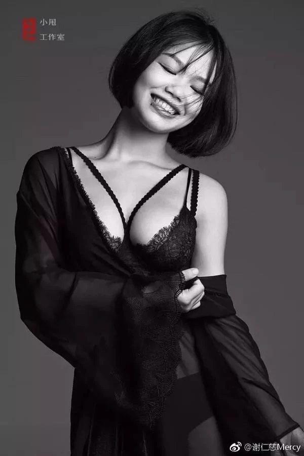 22岁女孩惹何炅泪奔:当她脱下裙子 你才知道有多美