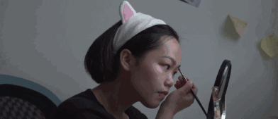 22岁女孩惹何炅泪奔:当她脱下裙子 你才知道有多美