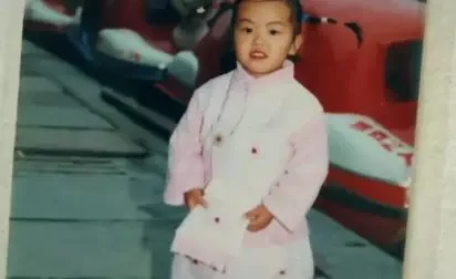 22岁女孩惹何炅泪奔:当她脱下裙子 你才知道有多美