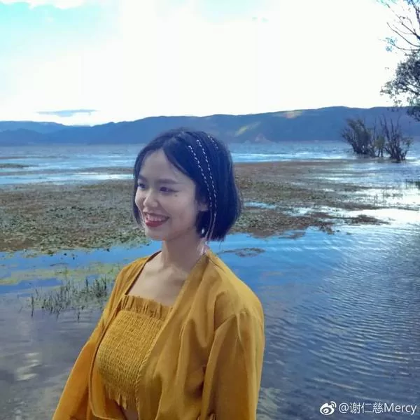 22岁女孩惹何炅泪奔:当她脱下裙子 你才知道有多美